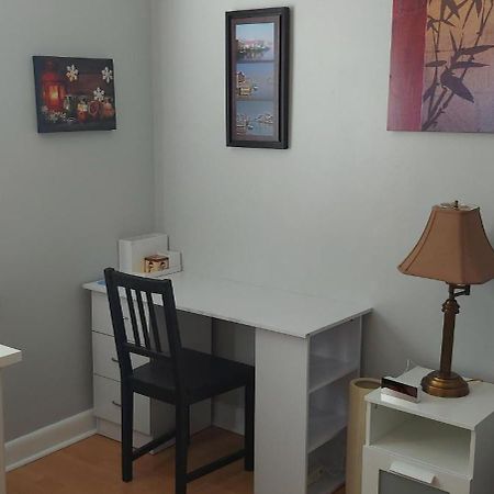 High Park Single Room With Personal Washroom And Kitchen Toronto Exterior foto