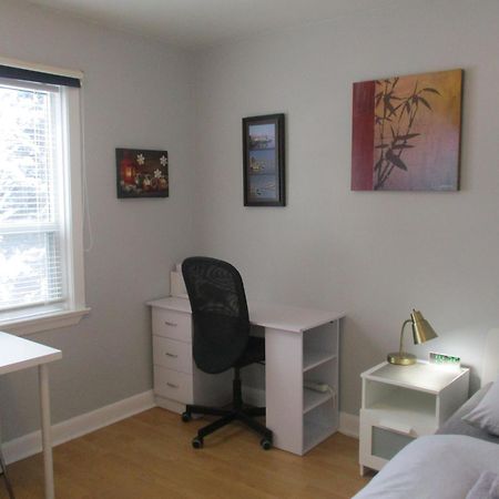 High Park Single Room With Personal Washroom And Kitchen Toronto Exterior foto
