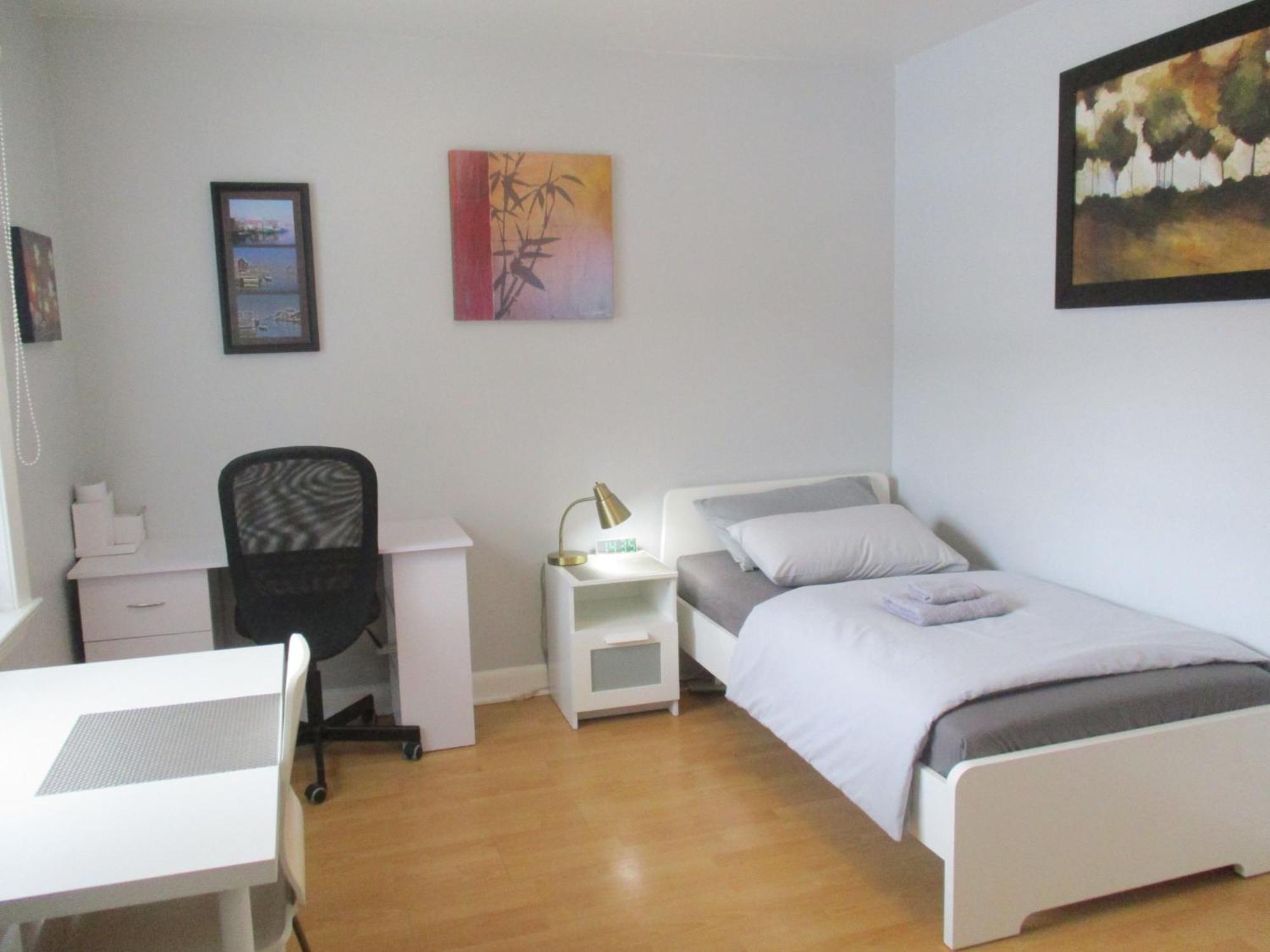 High Park Single Room With Personal Washroom And Kitchen Toronto Exterior foto
